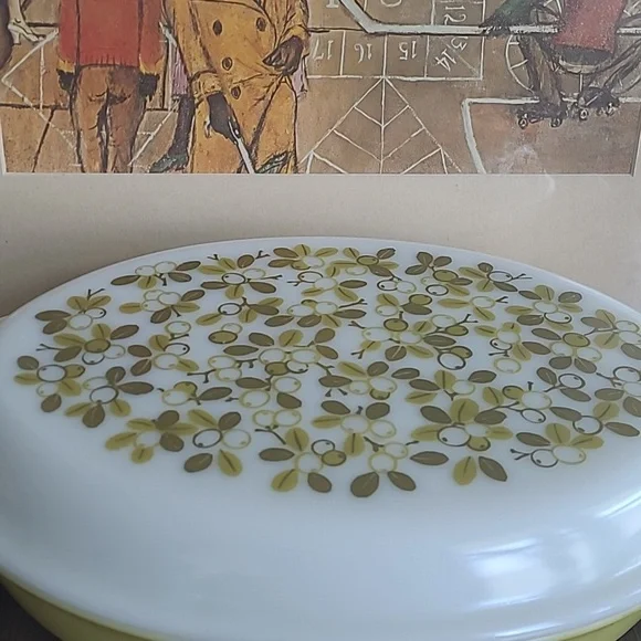 VINTAGE PYREX VERDE OLIVE CASSEROLE DISH 1.5 QUART - Picture 2 of 4